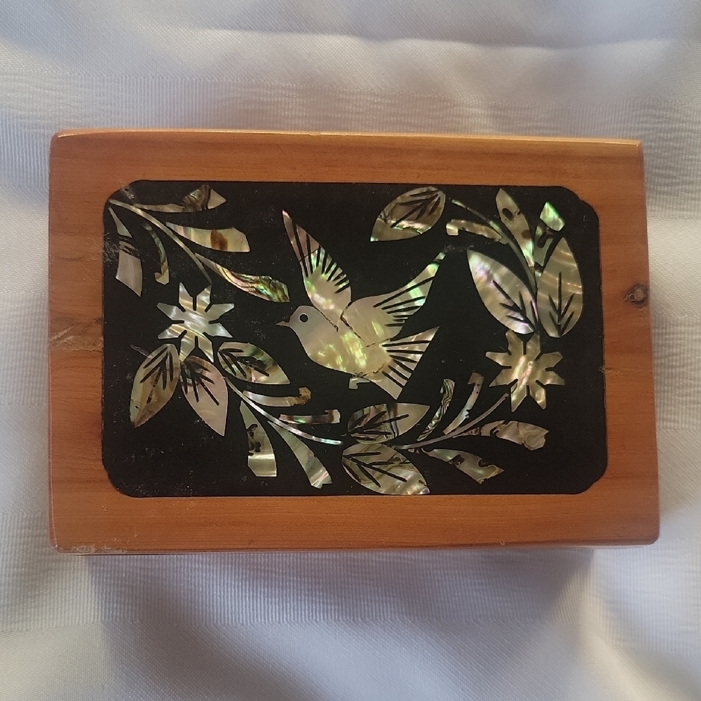 Artel La Paz Wooden Box with Mother of Pearl Inlaid Bird Design
